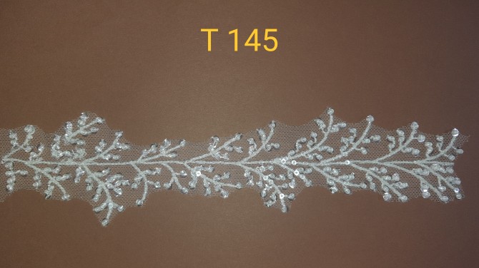 T 145 z cekinami i koralikami 