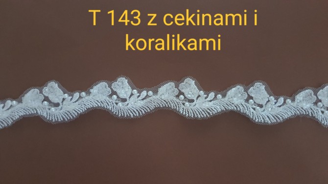 T 143 z cekinami i koralikami